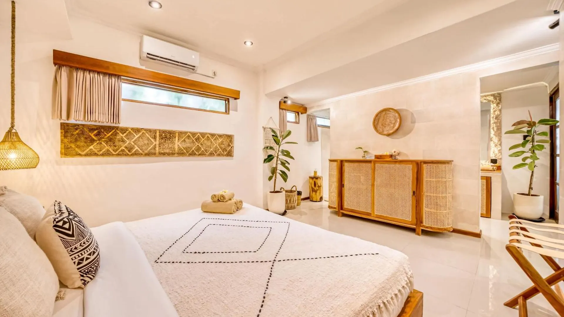 Villa Aurora - Private 6 Bdr Villa In Seminyak, Prime Location, Pool & Garden 0*, 세미냑 인도네시아