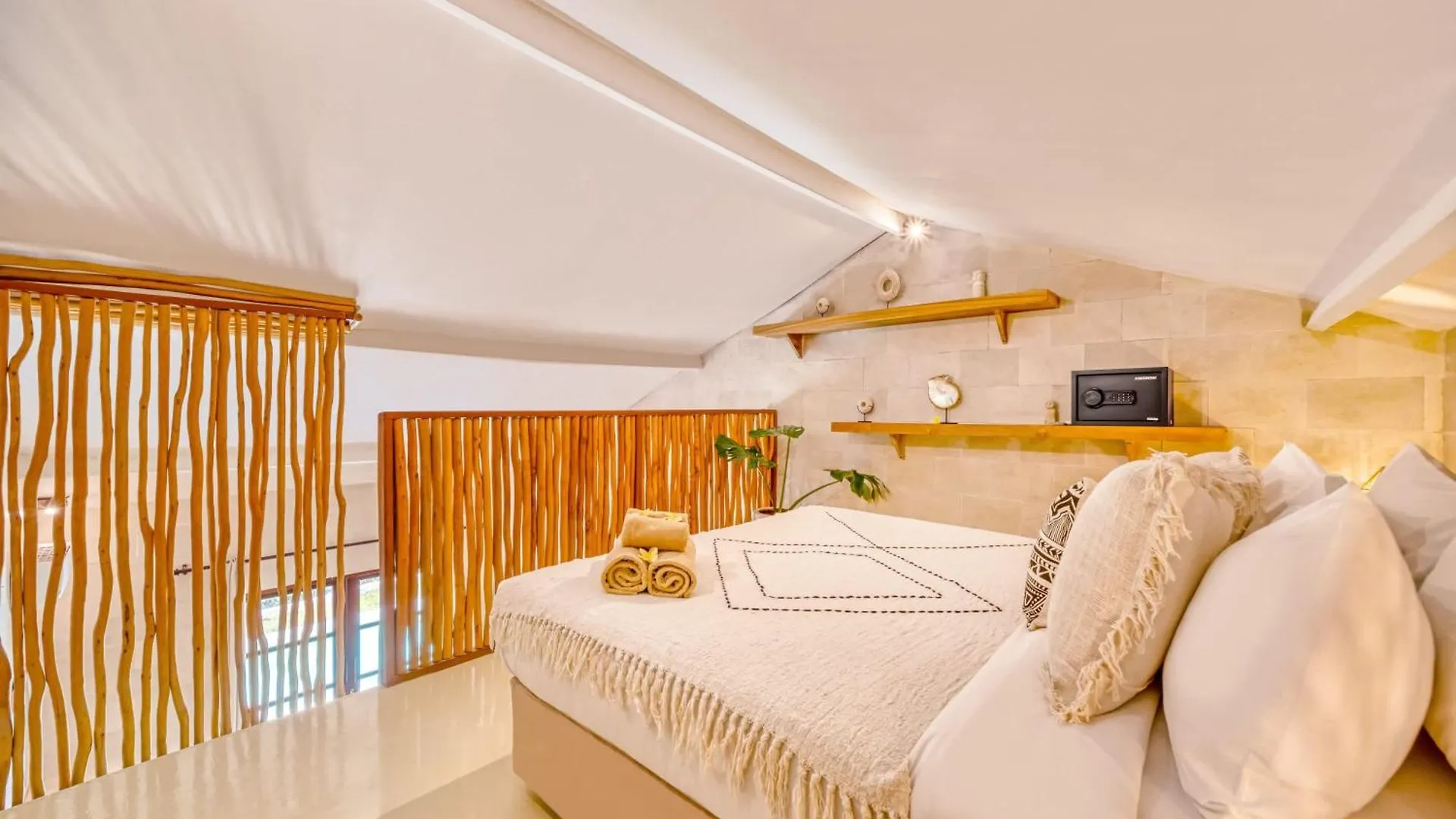 Villa Aurora - Private 6 Bdr Villa In Seminyak, Prime Location, Pool & Garden 인도네시아