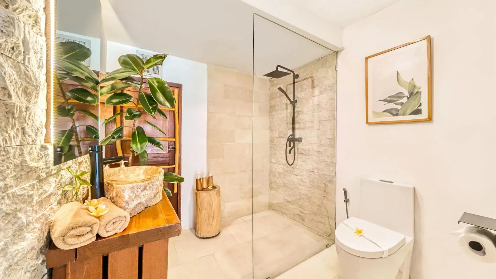 Villa Aurora - Private 6 Bdr Villa In Seminyak, Prime Location, Pool & Garden 0*, 세미냑