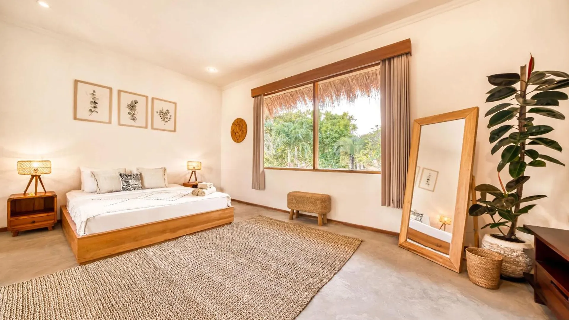 Villa Aurora - Private 6 Bdr Villa In Seminyak, Prime Location, Pool & Garden