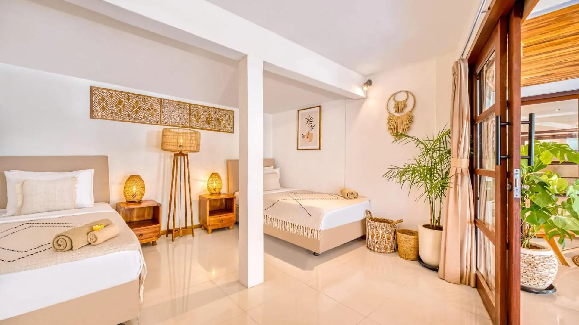 Villa Aurora - Private 6 Bdr Villa In Seminyak, Prime Location, Pool & Garden