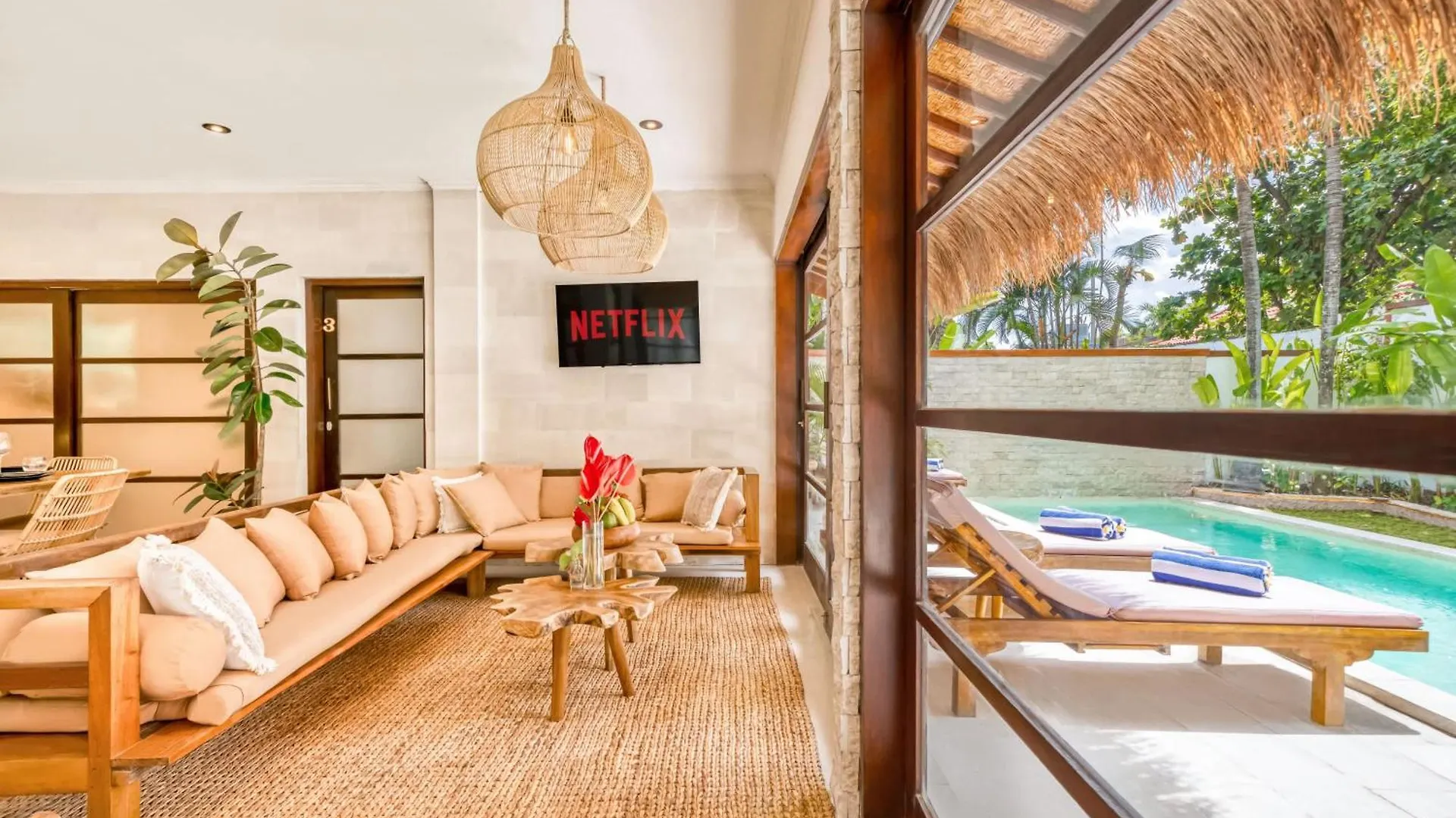Villa Aurora - Private 6 Bdr Villa In Seminyak, Prime Location, Pool & Garden