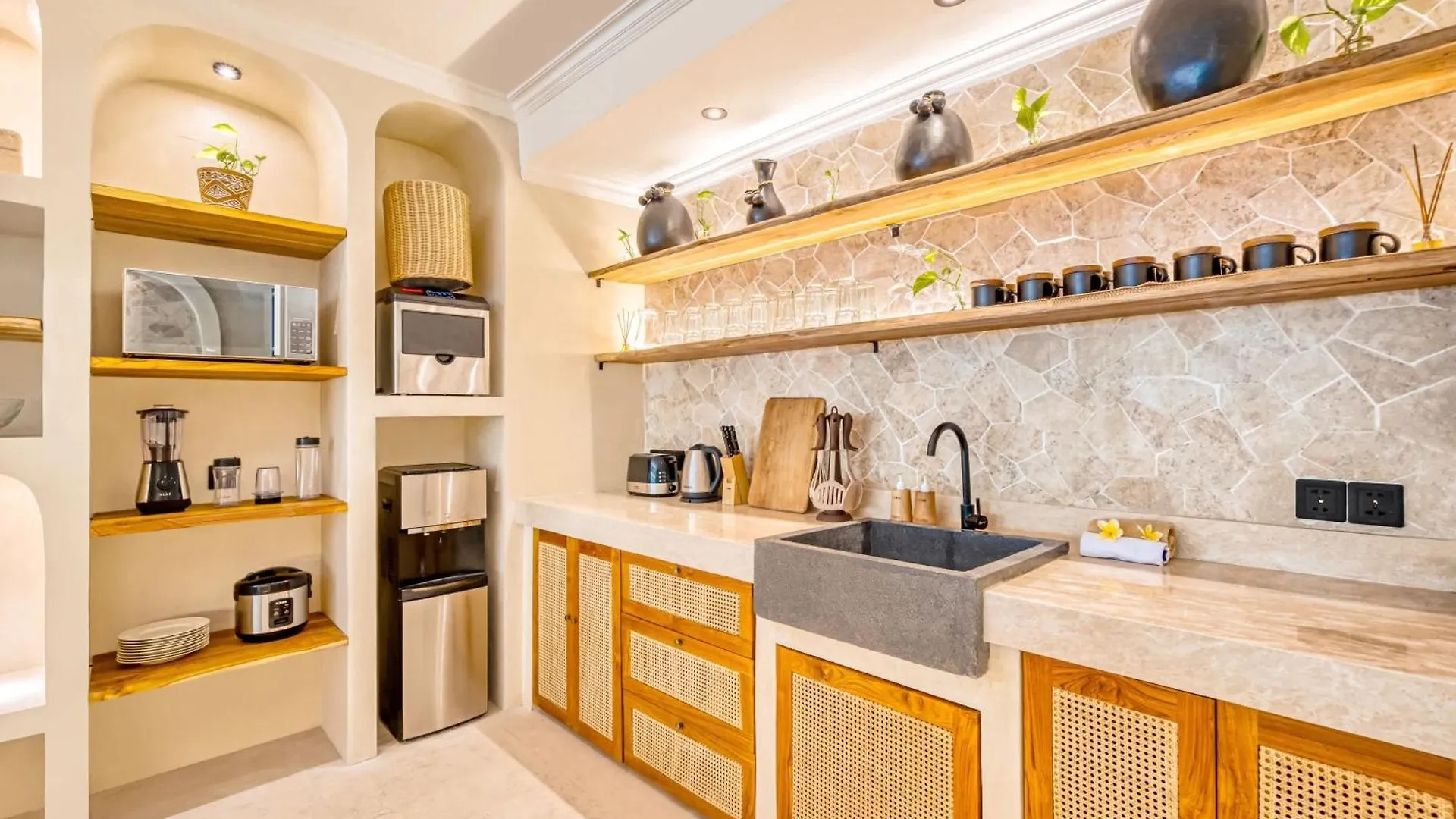 Villa Aurora - Private 6 Bdr Villa In Seminyak, Prime Location, Pool & Garden 0*, 세미냑