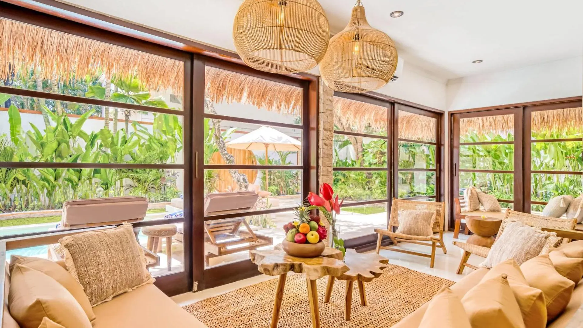 Villa Aurora - Private 6 Bdr Villa In Seminyak, Prime Location, Pool & Garden