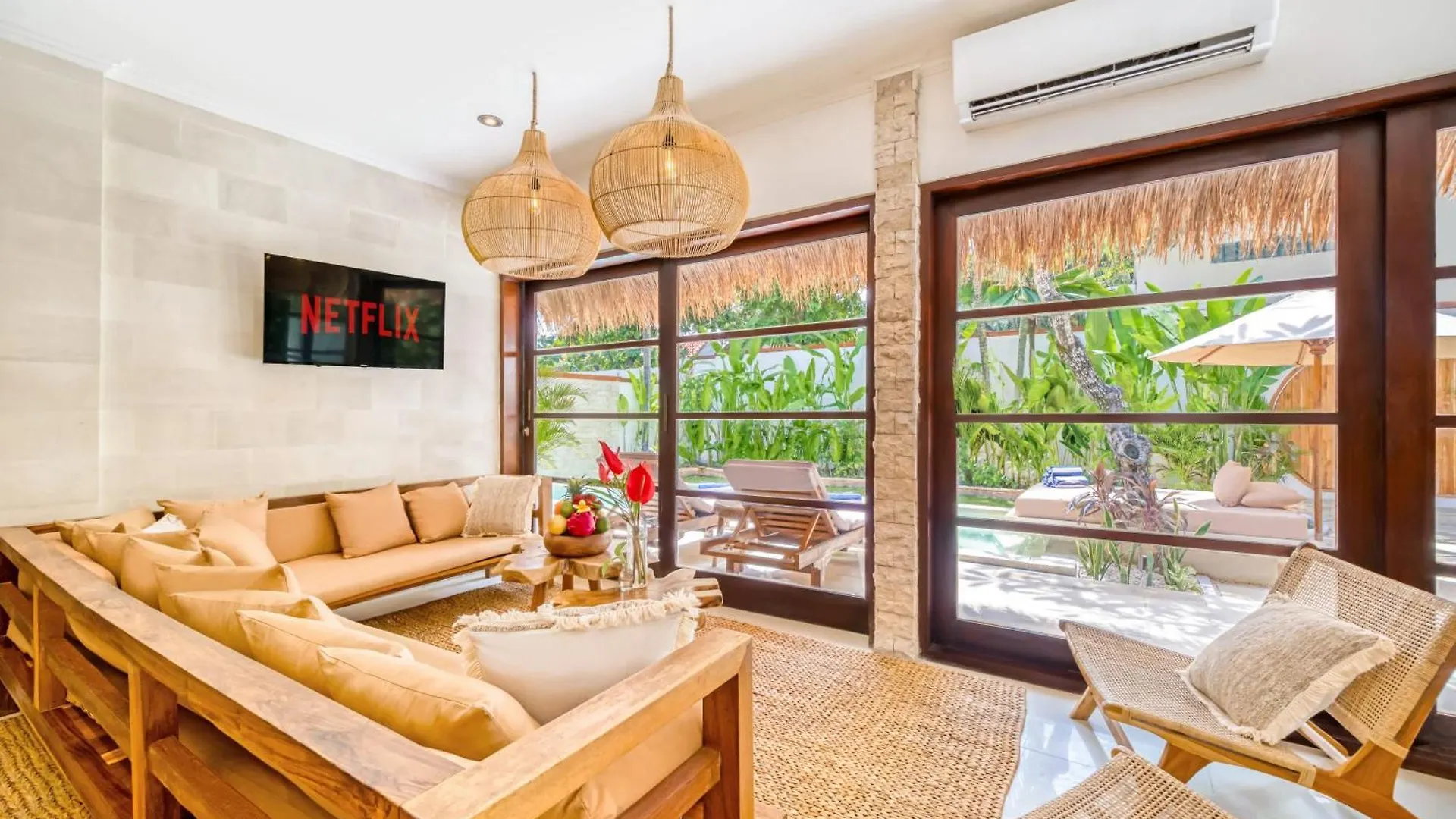 Villa Aurora - Private 6 Bdr Villa In Seminyak, Prime Location, Pool & Garden 세미냑