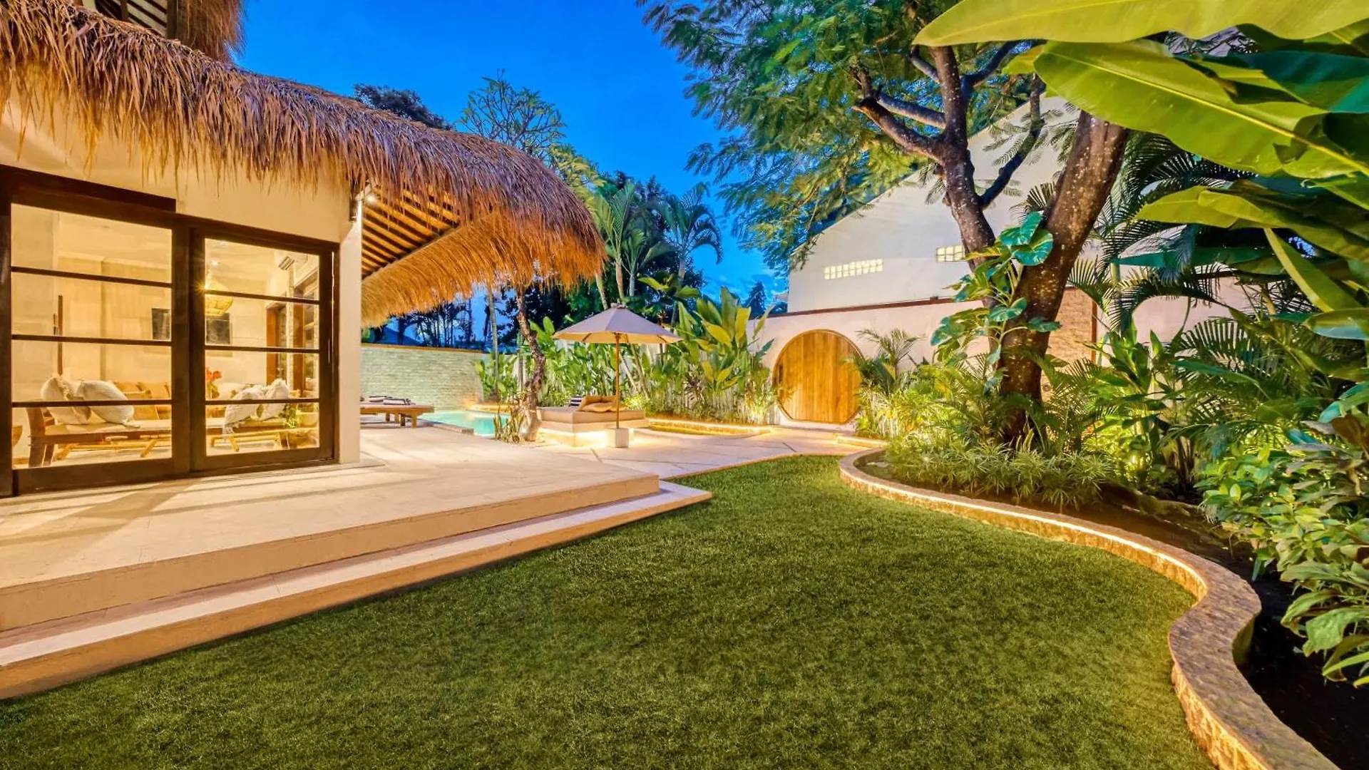 Villa Aurora - Private 6 Bdr Villa In Seminyak, Prime Location, Pool & Garden 0*, 세미냑 인도네시아